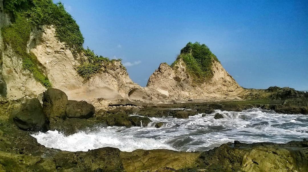 Pantai Karang Nini